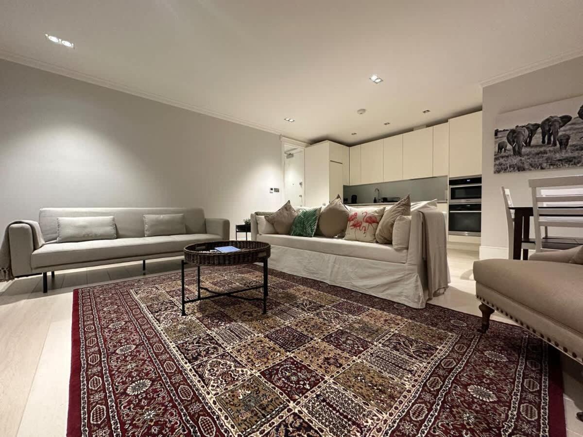 Sg, Chic Covent Garden Apartment London